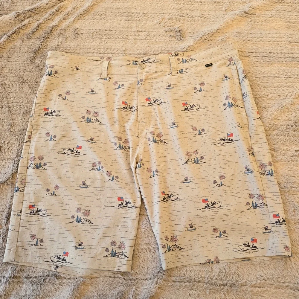 Travis Mathew Mens 40 Tan Boat Firework American Flag Golf Shorts Patriot Khaki